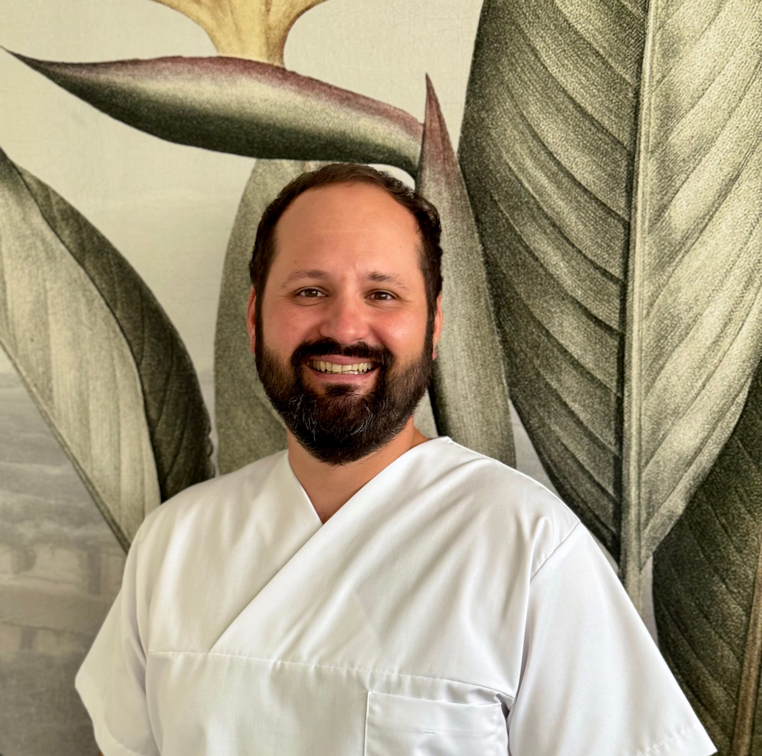 Dr. Manuel Alber